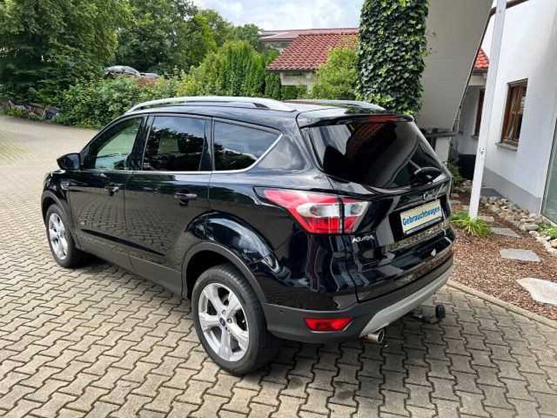 Ford Kuga 180PS Automatik 4x4 Titanium / NAVI / LEDER / PDC