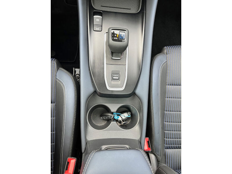 Nissan Qashqai 158PS Automatik Tekna / 360° / LED / HEAD-UP / AHK