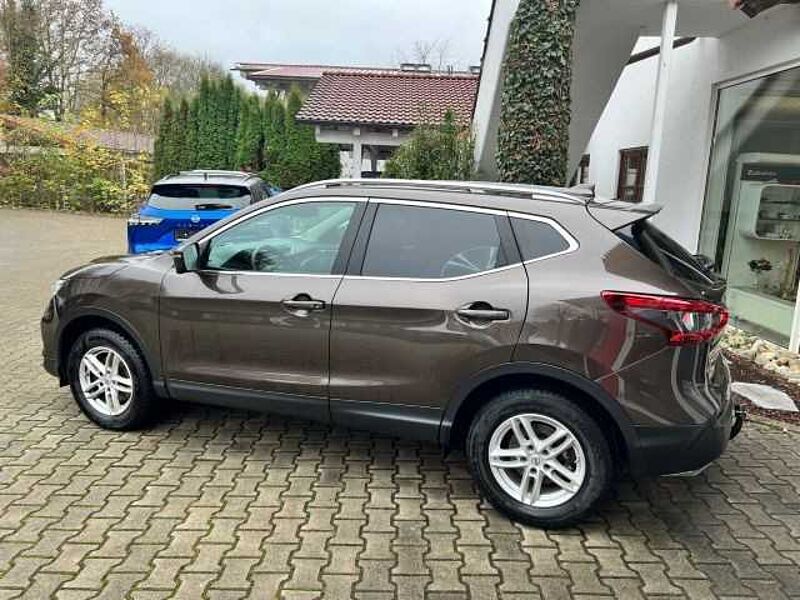 Nissan Qashqai 1.6DIG-T 162PS N-Connecta / NAVI / 360° / LED