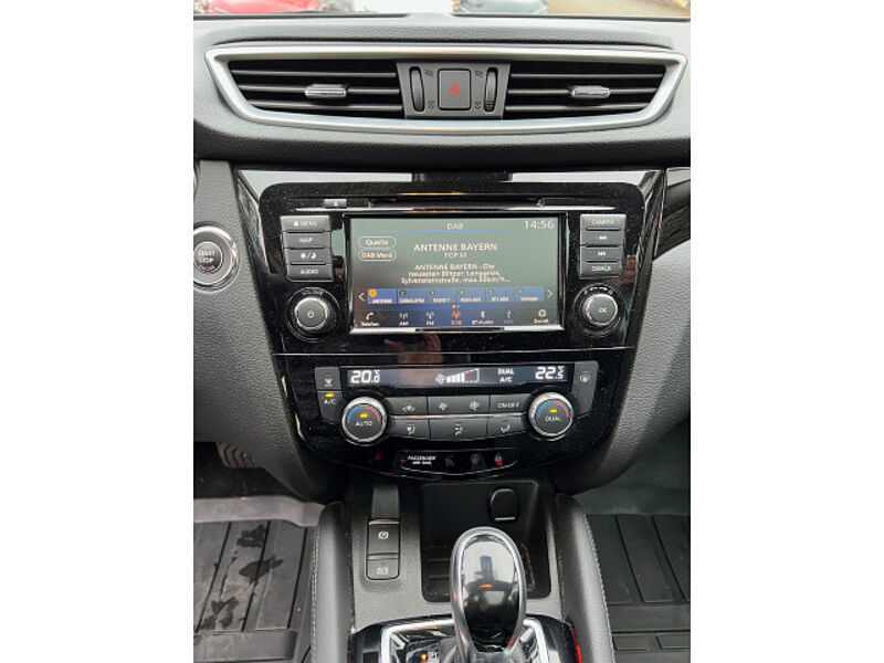 Nissan Qashqai 158PS DCT Zama / NAVI / PDC / 360°