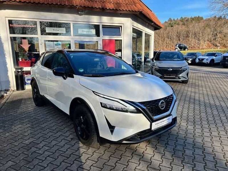 Nissan Qashqai 158PS Automatik Premiere Edition / Navi / Klima / Head-up